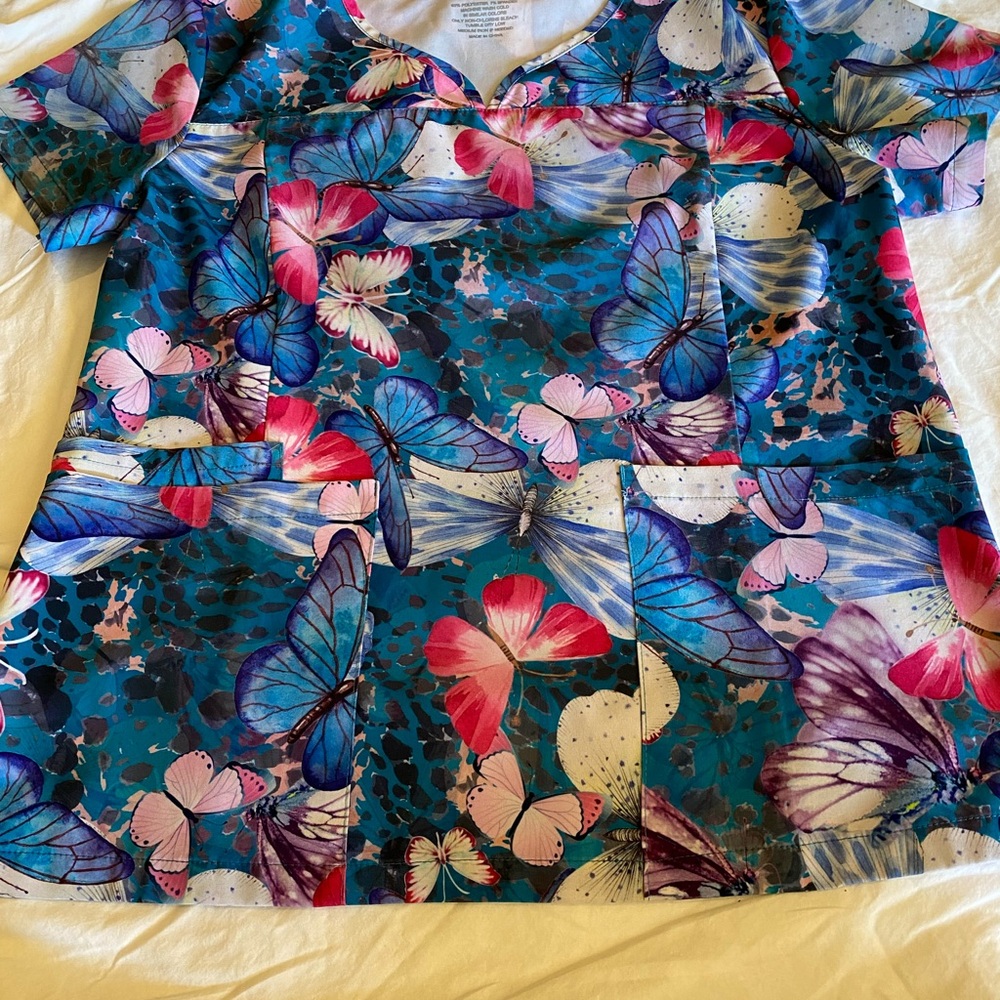 Women’s medium Panda med scrub top
